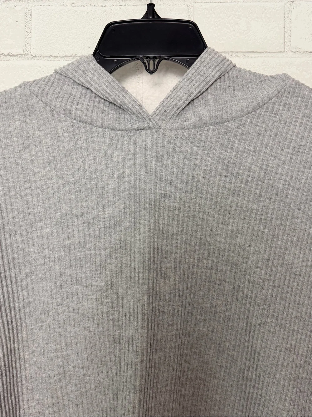 ALO Yoga Cropped Hoodie Womens Size Medium Gray Ribbed Long Sleeve Athleisure